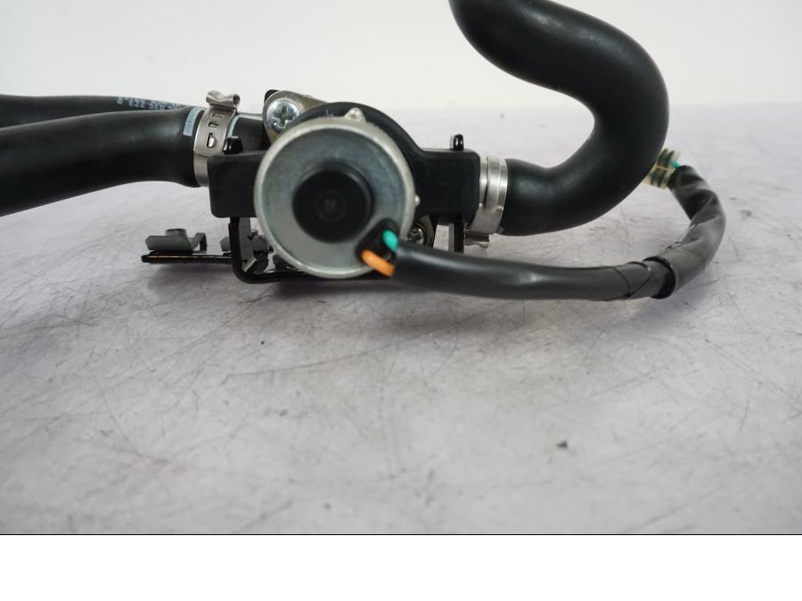 Baksidan på Second Air från en KTM 1290 Super Duke R -2023 motorcykel.