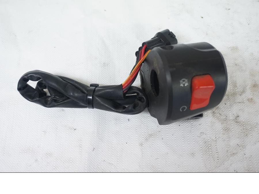 Framsidan på Styrelreglage från en Kawasaki ER-6N -2006 motorcykel.