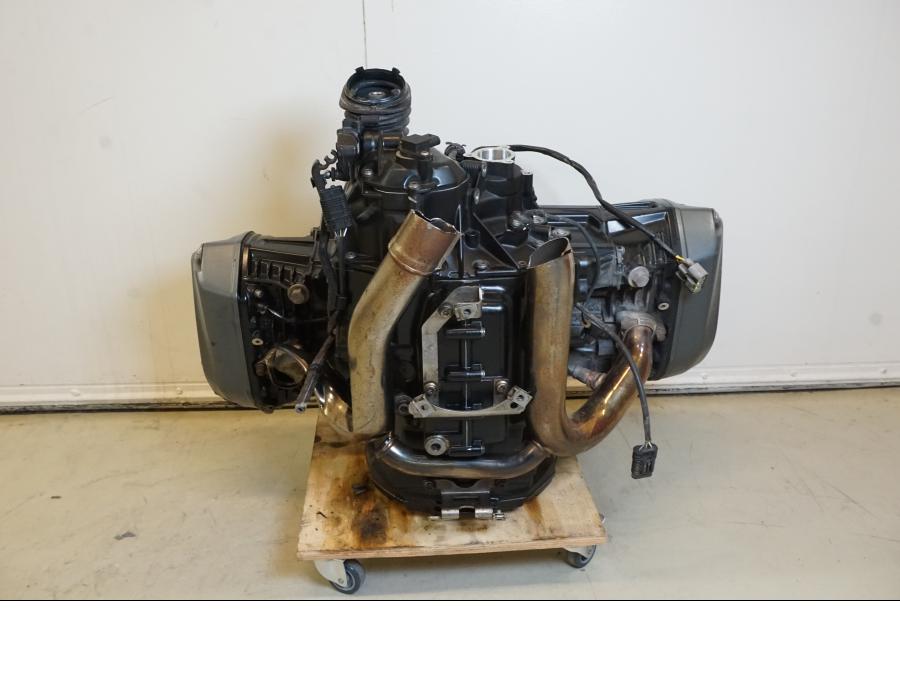 Snett uppifrån på Motor från en BMW R 1250 GS -2019 motorcykel.