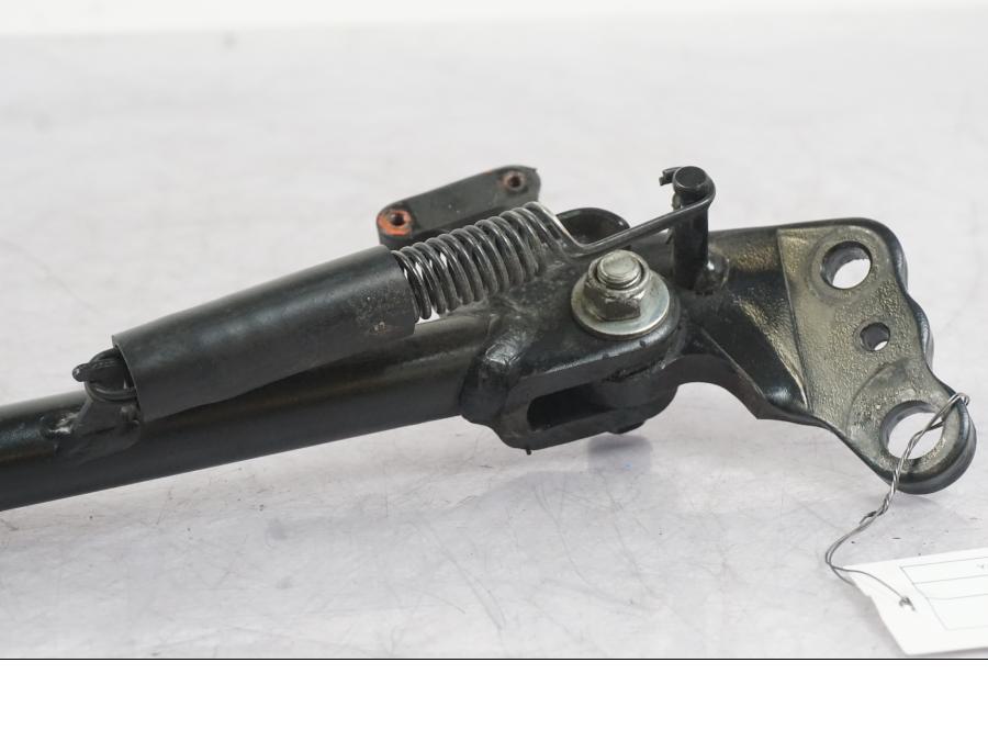 Baksidan på Sidostöd från en Yamaha MT-09 -2016 motorcykel.