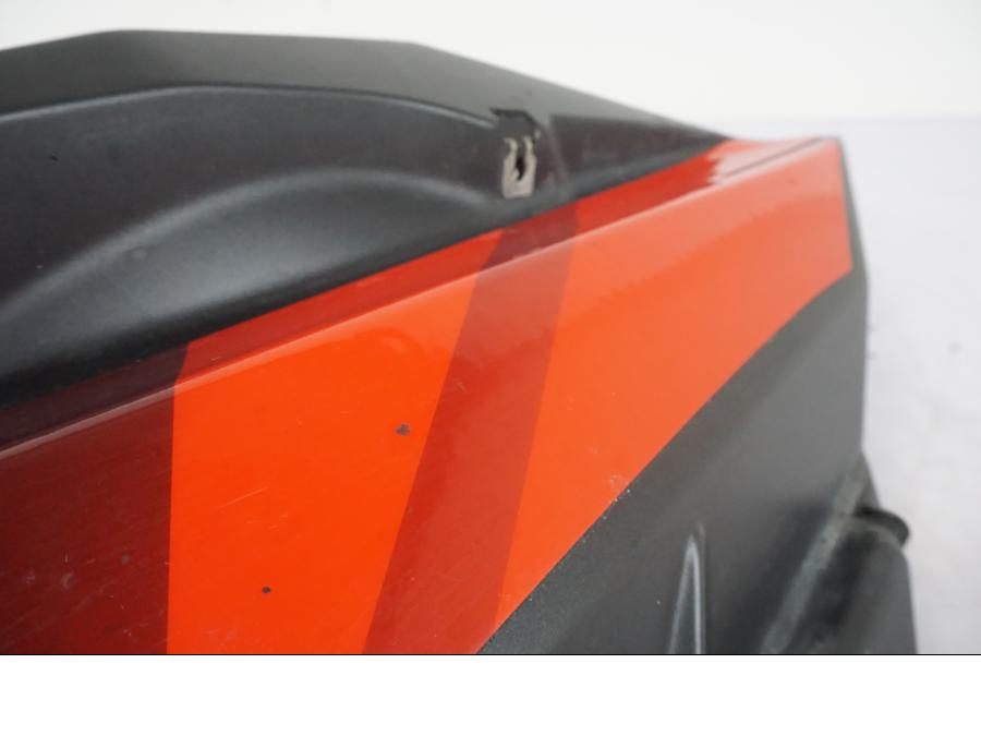 Vänster sida på Sidkåpa från en Yamaha YZF-R 125 -2008 motorcykel.