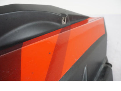 Vänster sida på Sidkåpa från en Yamaha YZF-R 125 -2008 motorcykel.