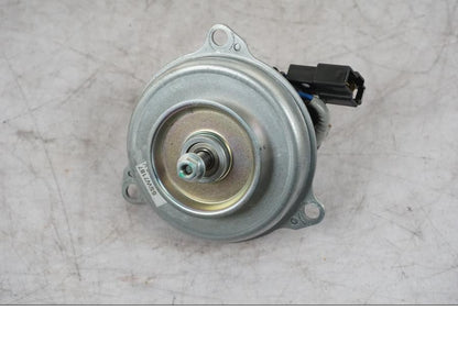 Framsidan på Vattenkylfläkt från en Yamaha MT-09 -2024 motorcykel.