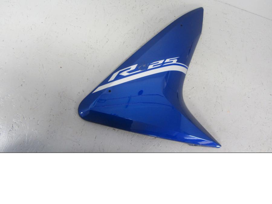 Framsidan på Sidkåpa från en Yamaha YZF-R 125 -2009 motorcykel.