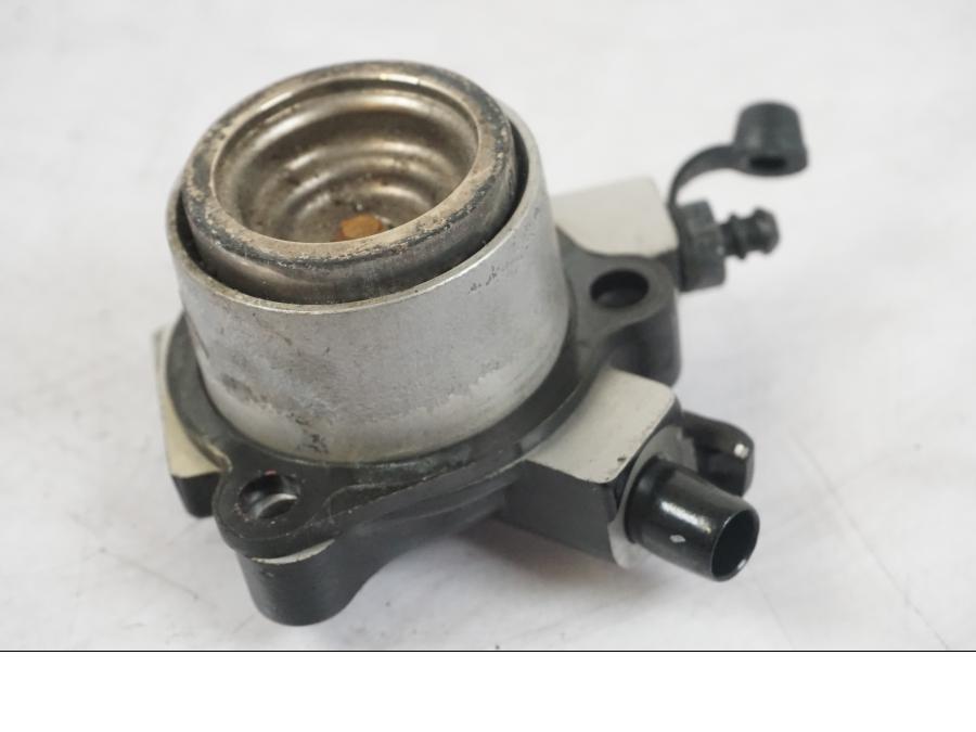 Vänster sida på Kopplingslavcylinder från en Kawasaki ZZ-R 1400 -2009 motorcykel.