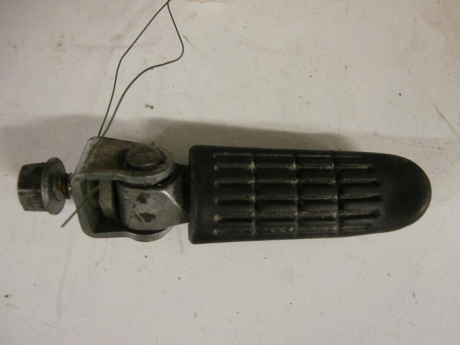 Framsidan på Fotpinne från en KTM 640 LC4 -2002 motorcykel.