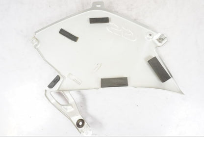 Snett nerifrån på Tankkåpa från en BMW R 1200 GSA -2012 motorcykel.