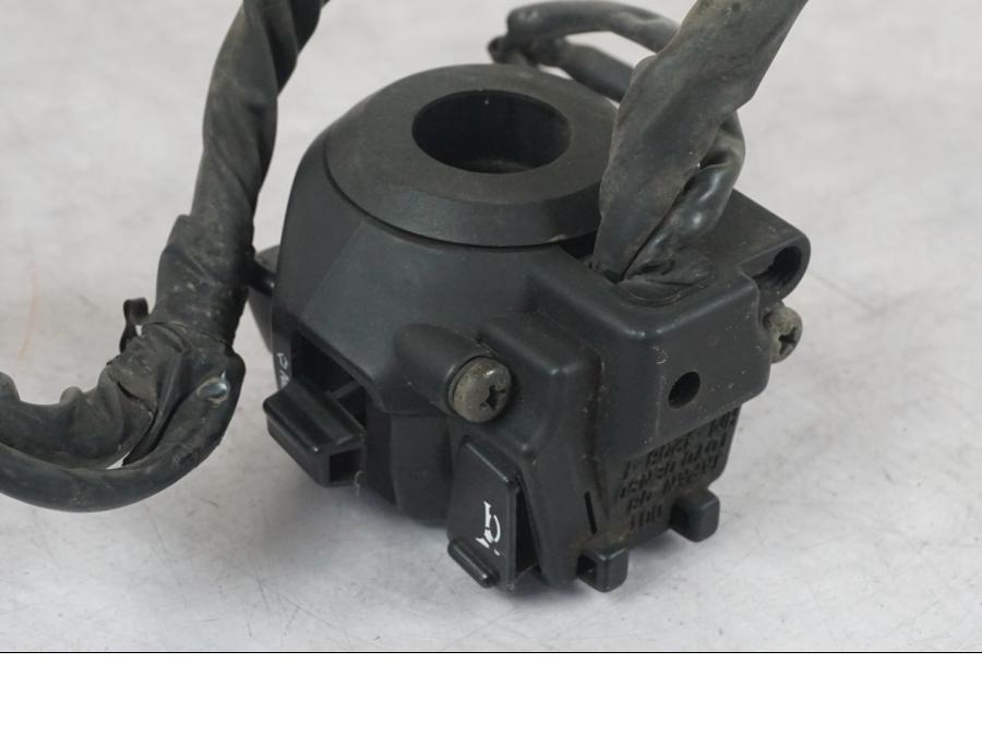 Extrabild3 på Styrelreglage från en Honda CBR 1100 XX -1999 motorcykel.