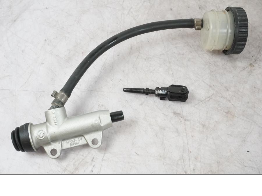 Framsidan på Bromshuvudcylinder från en BMW K 1600 GTL -2015 motorcykel.