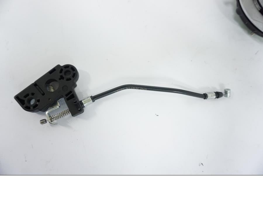 Vänster sida på Låssats från en Ducati Desert X -2022 motorcykel.