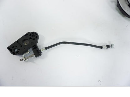 Vänster sida på Låssats från en Ducati Desert X -2022 motorcykel.