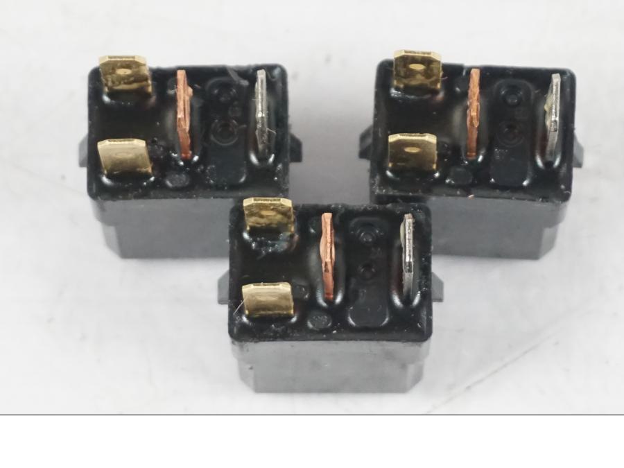 Vänster sida på Relä från en KTM 690 Duke -2015 motorcykel.