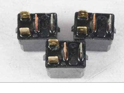 Vänster sida på Relä från en KTM 690 Duke -2015 motorcykel.