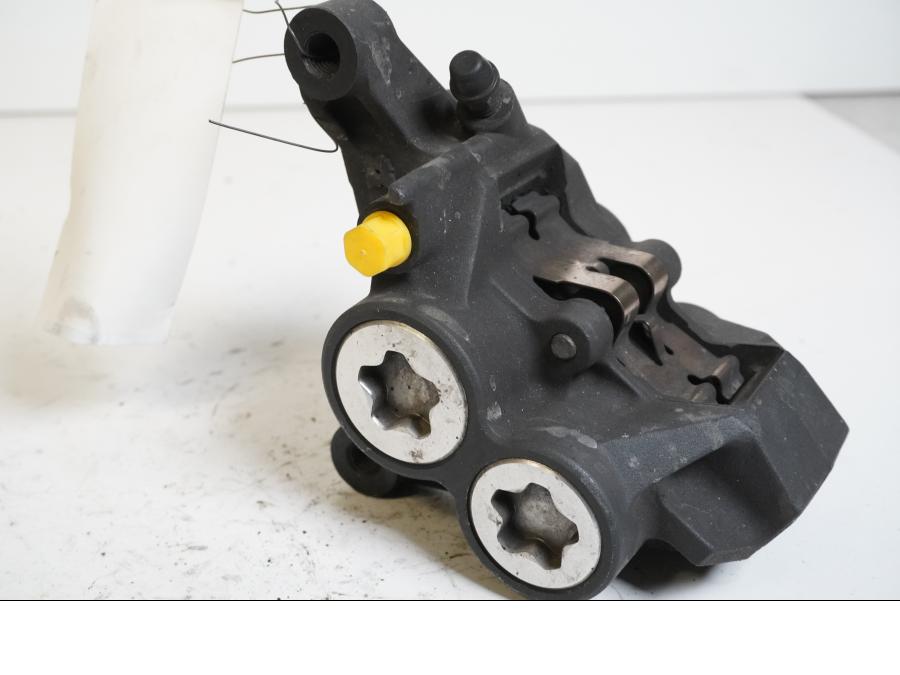 Framsidan på Bromsok från en Yamaha XV 1700 -2003 motorcykel.