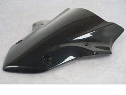 Vänster sida på Vindruta från en Kawasaki Z 900 -2019 motorcykel.