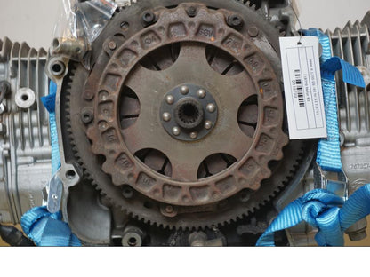 Höger sida på Motor från en BMW R 1200 GS -2005 motorcykel.