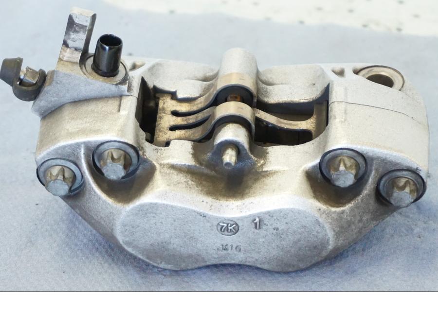 Baksidan på Bromsok från en Suzuki GSX 1300 BK -2008 motorcykel.