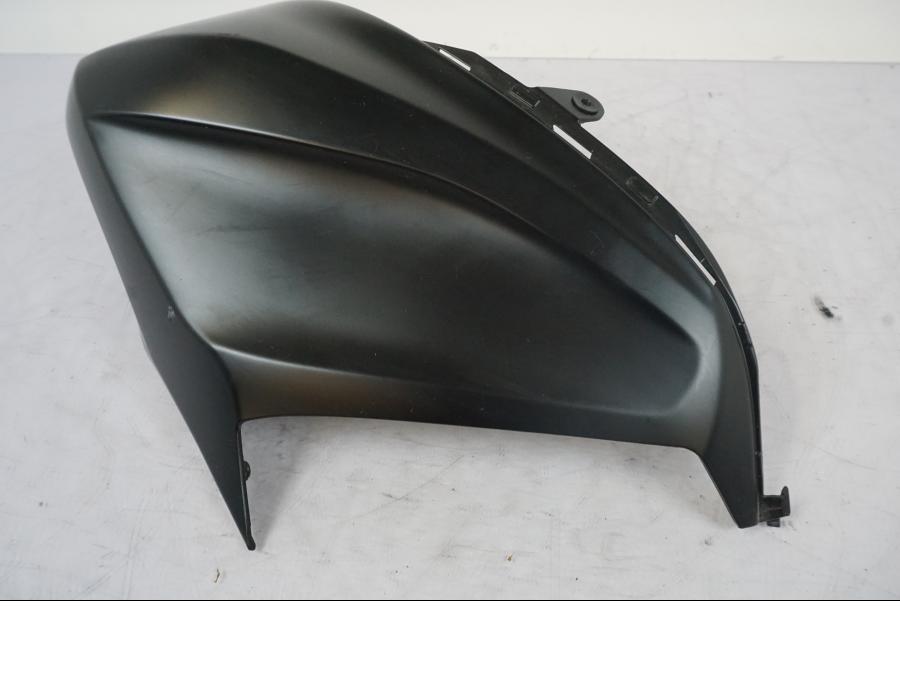 Baksidan på Tankkåpa från en Kawasaki Z 800 -2014 motorcykel.