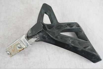 Snett nerifrån på Fotpinne från en Suzuki GSF 1250 -2010 motorcykel.