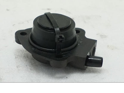 Baksidan på Kopplingslavcylinder från en Aprilia SL 750 Shiver -2008 motorcykel.