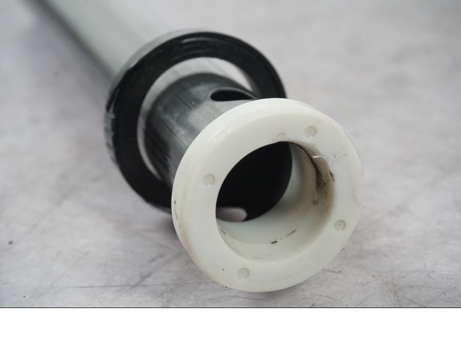 Snett nerifrån på Gaffelbensdelar från en Buell 1125 R -2008 motorcykel.