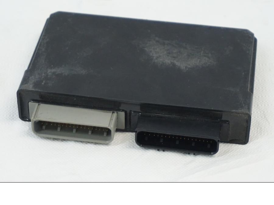 Baksidan på CDI / ECU från en Triumph Daytona 675 -2010 motorcykel.