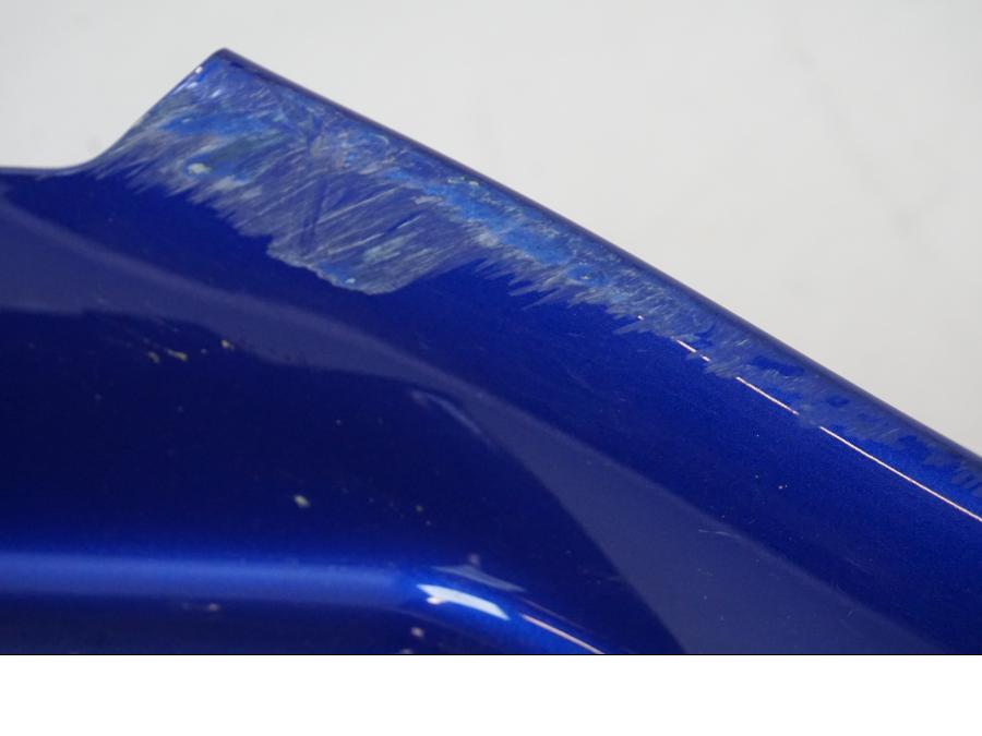 Snett uppifrån på Sidkåpa från en Yamaha YZF 1000 R1 -2007 motorcykel.