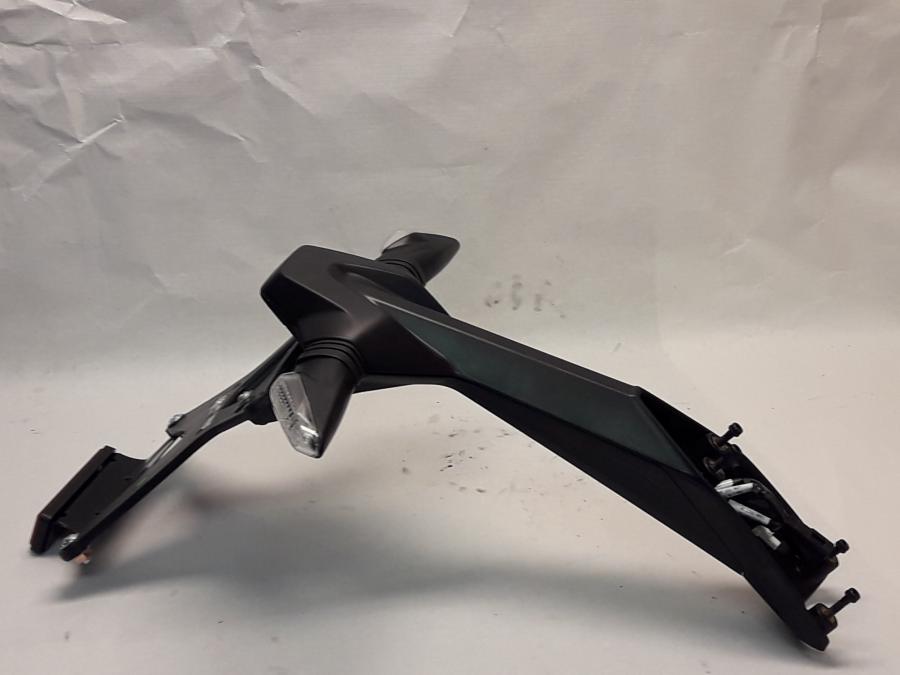 Höger sida på Skylthållare från en Ducati 1299 Panigale -2016 motorcykel.