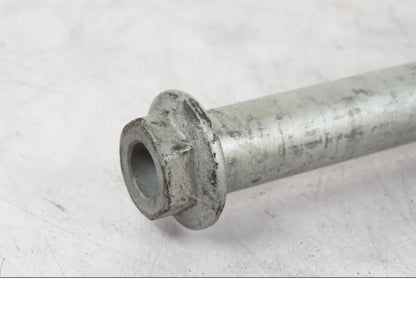 Baksidan på Axel från en Honda NT 650 V -2002 motorcykel.