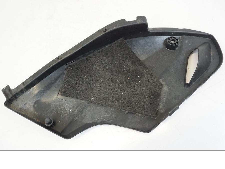 Höger sida på Sidopanel från en Honda CB 600 F -2008 motorcykel.