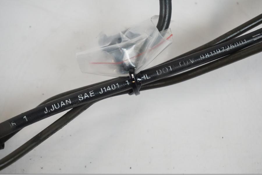 Baksidan på Bromsledning från en BMW F 650 CS -2002 motorcykel.