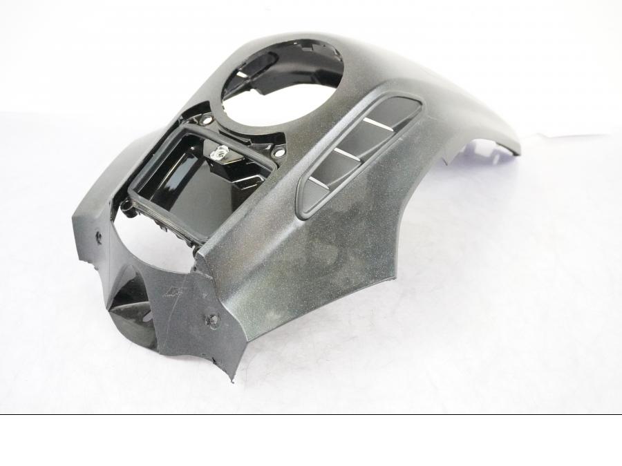 Snett nerifrån på Bensintankskåpa från en BMW R 1250 GSA -2021 motorcykel.