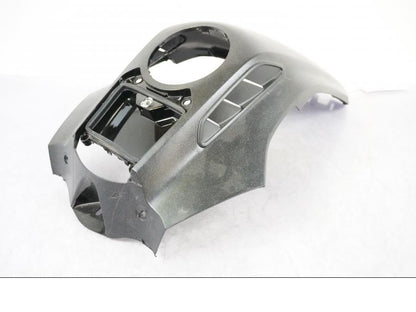 Snett nerifrån på Bensintankskåpa från en BMW R 1250 GSA -2021 motorcykel.