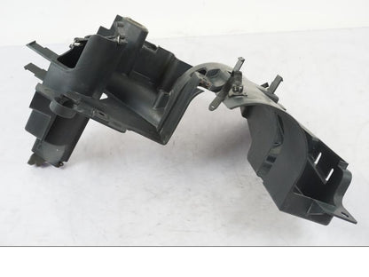 Snett nerifrån på Plast från en Yamaha XVS 1100 -2000 motorcykel.