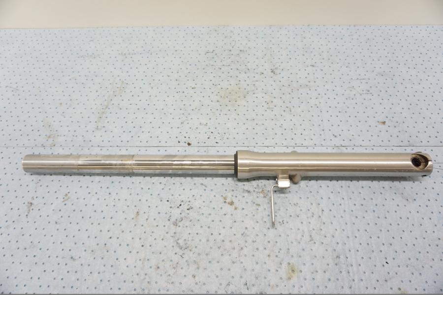 Framsidan på Gaffelben från en Kawasaki EN 500 -1999 motorcykel.