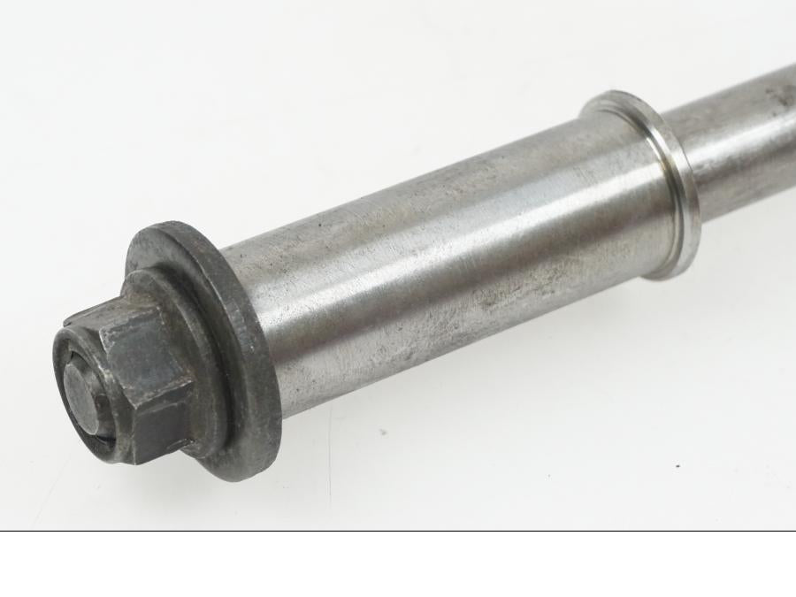 Baksidan på Axel från en Yamaha XJ 900 -1997 motorcykel.