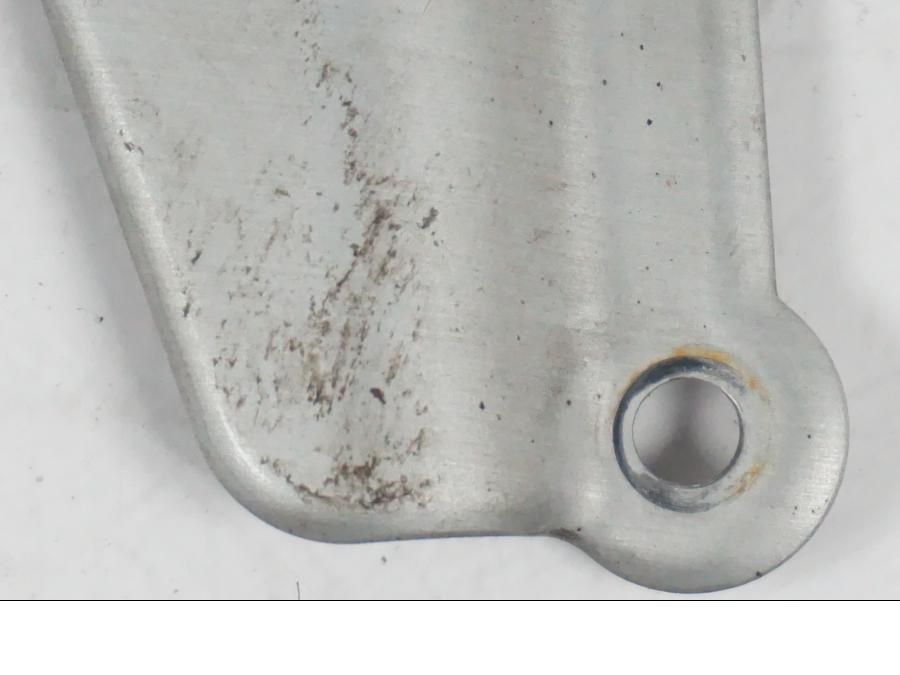 Baksidan på Bromshuvudcylinderskydd från en BMW F 650 CS -2002 motorcykel.