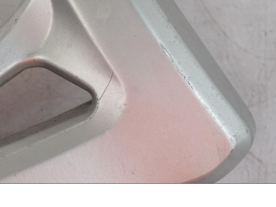 Baksidan på Fotpinne från en Suzuki SV 650 -1999 motorcykel.