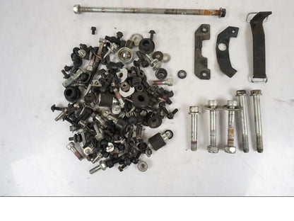 Framsidan på Skruv / Mutter etc från en KTM 125 Duke -2017 motorcykel.