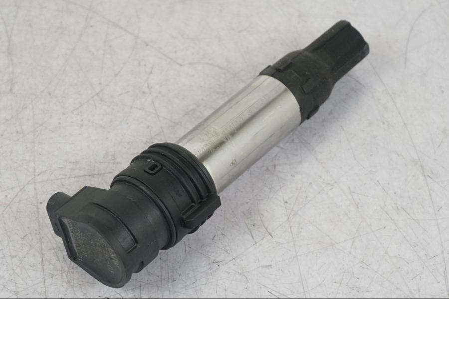 Baksidan på Tändspole från en BMW R 1250 GS -2023 motorcykel.