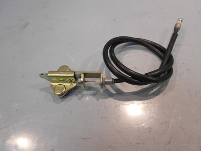 Framsidan på Sadellåsmekanism från en Yamaha TRX 850 -1996 motorcykel.