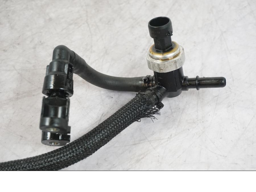 Vänster sida på Fuel Rail från en Buell 1125 R -2008 motorcykel.