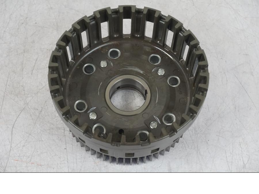 Snett nerifrån på Kopplingskorg från en BMW R 1200 GS -2018 motorcykel.