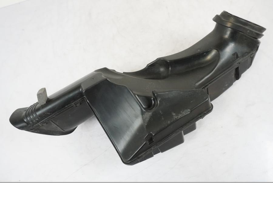 Extrabild1 på Luftrör från en Suzuki GSX-R 750 -2006 motorcykel.