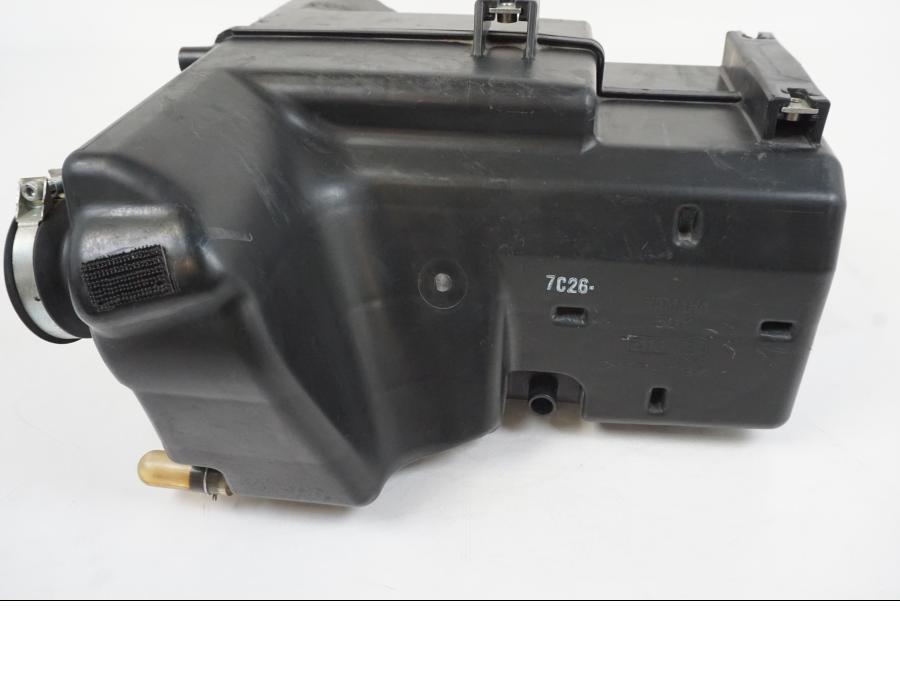 Höger sida på Luftburk från en Yamaha XJR 1300 -2007 motorcykel.