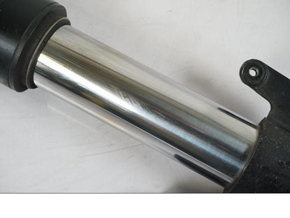 Vänster sida på Gaffelben från en Aprilia RS 125 -2000 motorcykel.