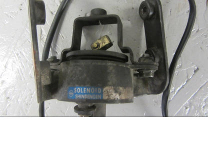 Baksidan på Dekompsolenoid från en Suzuki VS 1400 -1996 motorcykel.