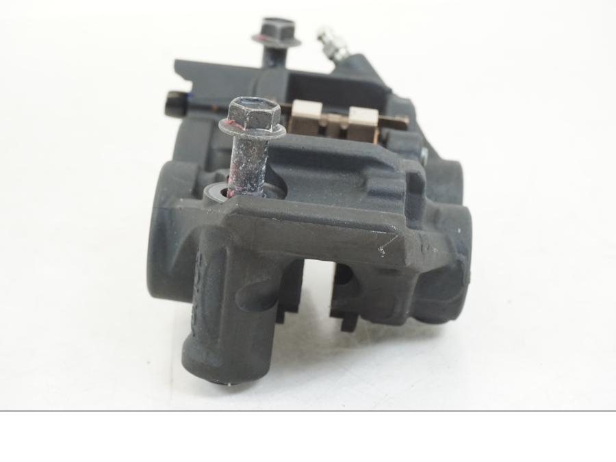 Vänster sida på Bromsok från en Yamaha MT-09 -2021 motorcykel.