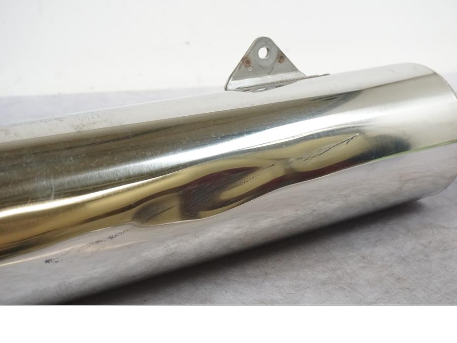 Höger sida på Ljuddämpare från en Honda CBR 1100 XX -1998 motorcykel.