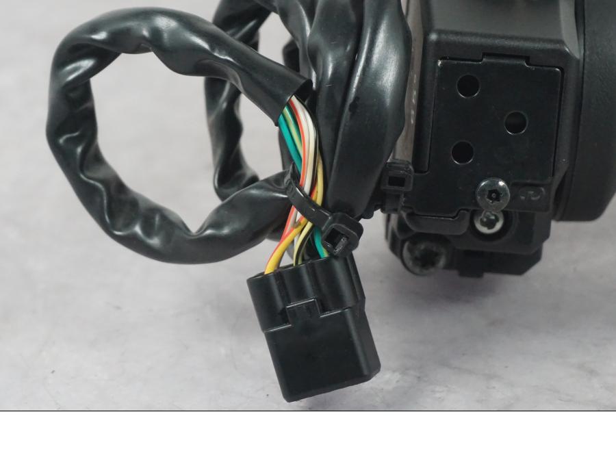 Extrabild1 på Gasreglage från en KTM 1290 Super Duke R -2022 motorcykel.